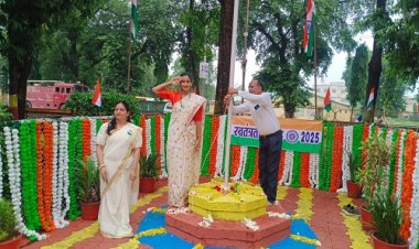 HAPPY INDEPENDENCE DAY : नपाध्यक्ष स्वाति चौपड़ा ने कार्यालय परिसर में किया ध्वजारोहण, शहरवासियों को दी स्वतंत्रता दिवस की बधाई, कुछ इस अंदाज में की अपील, पढ़े खबर