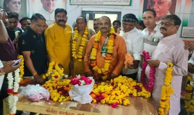 BIG NEWS : नीमच के गांधी भवन में खास कार्यक्रम, शहर ब्लॉक कांग्रेस ने किया नवागत जिलाध्यक्ष का जोरदार स्वागत, तरूण बाहेती बोले- जिम्मेदारी को हमें साथ मिलकर निभाना, पढ़े खबर