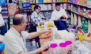 BIG NEWS : नीमच में इस दूकान पर खाद्य विभाग छापामार कार्यवाही, जब नहीं मिले ये दस्तावेज, तो संस्थान को किया सील, जांच के लिए भेजे सैंपल, पढ़े खबर