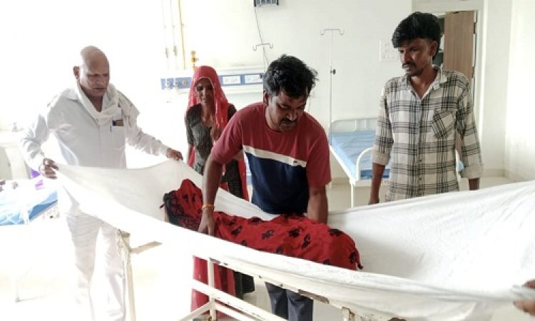 BIG NEWS : मां-बेटी के पेट में हुआ दर्द, फिर मासूम की हुई मौत, तो महिला का चल रहा इलाज, परिवार में पसरा मातम, पुलिस जुटी जांच में, पढ़े खबर