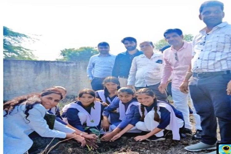 BIG NEWS : विधिक सेवा प्राधिकरण ने किया 350 से ज्यादा पौधो का रोपण, ग्रामीण क्षेत्रों में जागरूकता शिविर भी संपन्न, बच्चों को दी अहम जानकारियां, पढ़े खबर