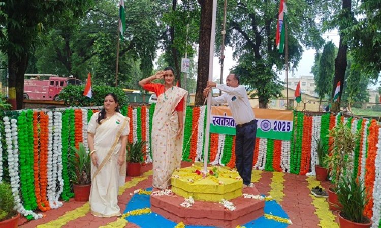 HAPPY INDEPENDENCE DAY : नपाध्यक्ष स्वाति चौपड़ा ने कार्यालय परिसर में किया ध्वजारोहण, शहरवासियों को दी स्वतंत्रता दिवस की बधाई, कुछ इस अंदाज में की अपील, पढ़े खबर