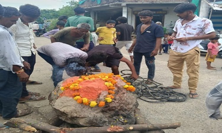 NEWS : मनासा क्षेत्र सहित जिले में अच्छी बारिश की कामना, ग्राम बालागंज में की घास भैरव की पूजा, मदिरा-पान कराने के बाद कराया नगर भ्रमण, ग्रामीणों ने मांगी ये मन्नत, पढ़े खबर