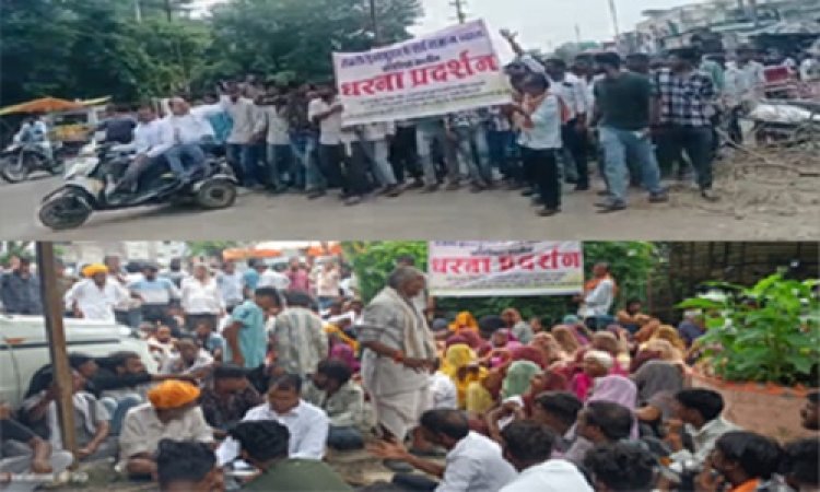 BIG NEWS : मांगो को लेकर पनपा आक्रोश, तो सैकड़ों ग्रामीण और सर्व समाज हुआ एकत्रित, मनासा की सड़कों पर निकाली रैली, फिर SDM कार्यालय के बाहर दिया धरना, मामला ग्राम पंचायत सेमली ईस्तमुरार का, पढ़े खबर