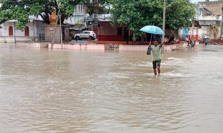 BIG NEWS : लंबी खींच के बाद मनासा क्षेत्र में हुई मूसलाधार बारिश, उफान पर नदी-नाले, दुकानों में घुसा पानी, पढ़े खबर