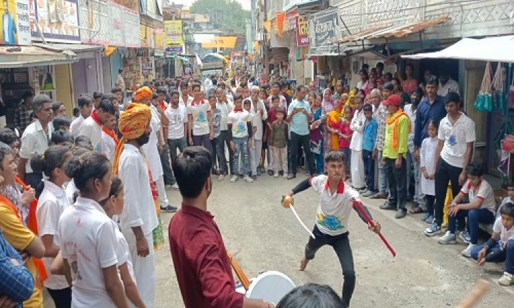 NEWS : मनासा में धूमधाम से मनाया भगवान देवनारायण का जन्मोत्सव, निकाली भव्य शोभायात्रा, झांकी बनी आकर्षण का केंद्र, तो कलाकारों ने भी दिखाएं हैरतंगेज करतब, पढ़े खबर