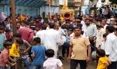 BIG NEWS : चीताखेड़ा नगर के भ्रमण पर निकले भगवान श्री कृष्ण, जाना भक्तों का हाल, शोभायात्रा में इन्होंने दिखाएं हैरतंगेज करतब, पढ़े खबर