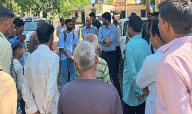 NEWS : पंख अभियान, जिला कलेक्टर हिमांशु चंद्रा पहुंचे सगरग्राम, इन लोगों से किया संवाद, योजनाओं के लाभ के संबंध में ली जानकारी, पढ़े खबर