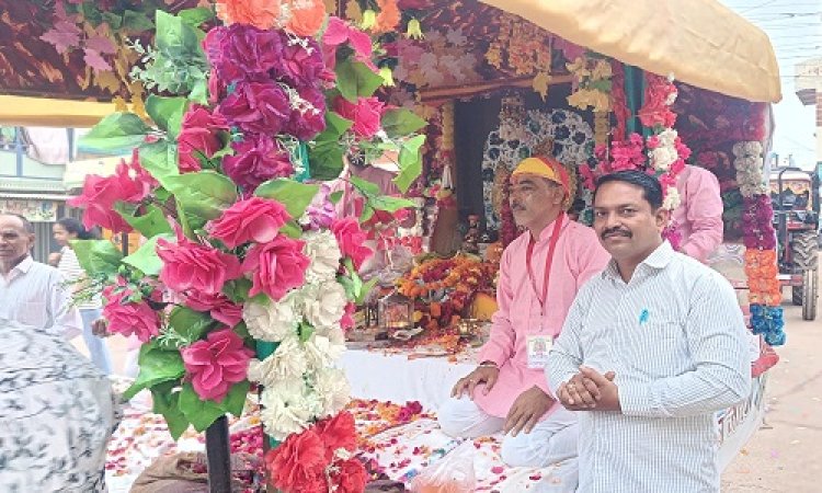 BIG NEWS : जीरन से मंडफिया धाम तक पैदल यात्रा का आयोजन, शाही पालकी में विराजे सांवलिया सेठ, ढोल और डीजे की थाप पर गूंजा नगर, मधुर भजनों पर झूमे भक्त, सैकड़ों श्रद्धालुओं का जत्था कुछ यूं हुआ रवाना, पढ़े खबर