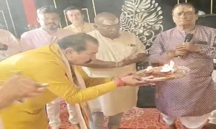 BIG NEWS : नीमच के दशहरा मैदान में जगतन्नाथजी के रूप में विराजित हुए भगवान गणेश, युवा समाजसेवी अरूल अरोरा द्वारा मनाया जा रहा है दिव्य गणेशोत्सव, विधायक परिहार महाआरती में हुए शामिल, पढ़े खबर