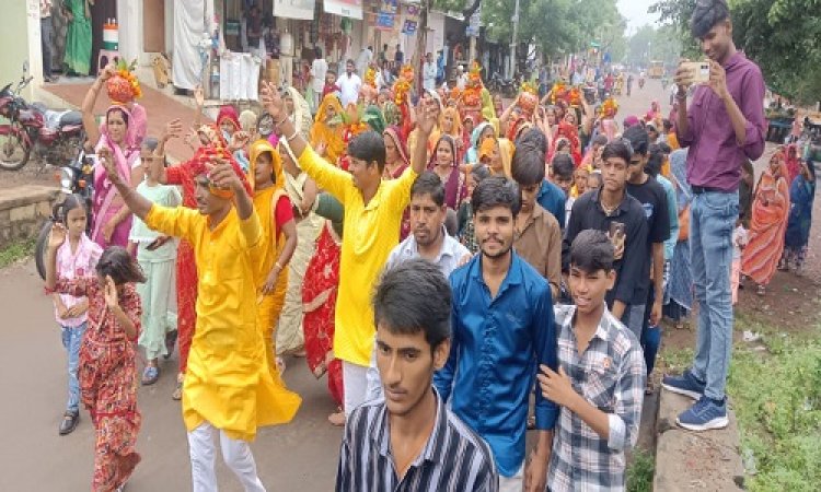 NEWS : अनंत चतुर्दर्शी, ग्राम चीताखेड़ा में निकाला तपस्वियों का भव्य जुलूस, सिर पर कलश लेकर चली महिलाएं, फिर यहां हुआ महाप्रसादी का आयोजन, पढ़े खबर