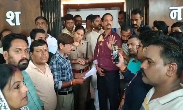 NEWS : इन्होंने की उत्पाद मचाने की कोशिश, तो सर्व हिन्दू समाज में पनपा आक्रोश, बड़ी संख्या में लोग उतरे सड़कों पर, नारेबाजी करते हुए पहुंचे एसपी कार्यालय, पढ़े खबर