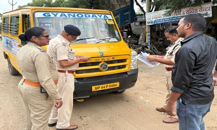 BIG NEWS : शराब पीकर वाहन चलाने और नियमों का उल्लंघन करने वालों पर कसा शिकंजा, नीमच में यातायात पुलिस ने की ताबड़तोड़ कार्यवाही, चालान बनाकर वसूल की 55 हजार की राशि, पढ़े खबर