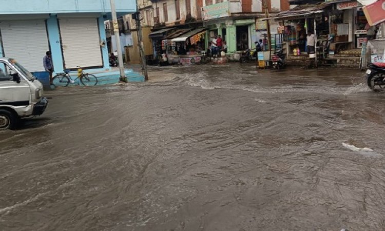 NEWS : रामपुरा क्षेत्र में बदला मौसम का मिजाज, नगर में हुई झमाझम बारिश, किसानों के चेहरे पर खुशी के साथ क्यों है मायूसी, पढ़े खबर