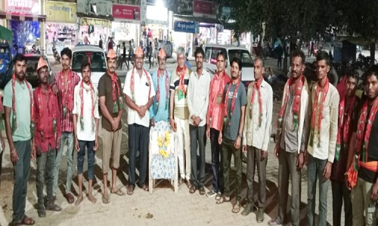 NEWS : भाजपा दक्षिण मण्डल ने मनाई पंडित दीनदयाल उपाध्याय की जयंती, चित्र पर किया माल्यार्पण, बताया योगदान, विधायक परिहार भी पहुंचे जीरन, पढ़े खबर
