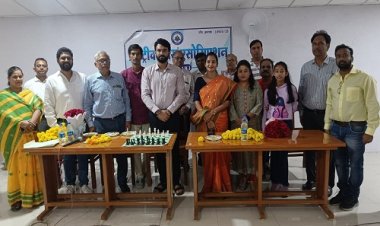NEWS : डिस्ट्रिक्ट चैस एसोसिएशन नीमच के प्रशिक्षण कक्ष का शुभारंभ, कलेक्टर हिमांशु चंद्रा ने काटा रिबन, तो इन्होंने शतरंज पर अपने विचार किए व्यक्त, पढ़े खबर