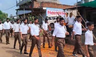 NEWS : राष्ट्रीय स्वयंसेवक संघ का शताब्दी वर्ष, चीताखेड़ा में इन्होंने निकाला पथ संचलन, घोष की धून पर मिलाएं कदम-ताल, जगह-जगह हुआ भव्य स्वागत, पढ़े खबर