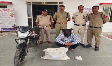 BIG NEWS : बाइक पर अवैध नशा लेकर निकला तस्कर, सूचना मिलते ही मंदसौर पुलिस ने की नाकाबंदी, फिर आरोपी मोहम्मद हनीफ गिरफ्तार, एमडी पाऊडर और डोडाचुरा भी जप्त, अब अकरम की तलाश, पढ़े खबर