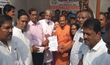 BIG NEWS : जहरीले कफ सिरप से मृत बच्चों के लिए कांग्रेस ने दिया मौन धरना, ज्ञापन देकर स्वास्थ्य मंत्री का मांगा इस्तीफा, की प्रदेश अध्यक्ष जीतू पटवारी पर दर्ज एफआईआर की निंदा, पढ़े खबर