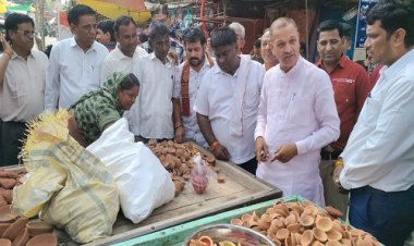 BIG NEWS : विकसित आत्मनिर्भर भारत, विधायक ने स्वदेशी वस्तुओं को दी प्राथमिकता, खरीदे मिट्टी के दिये, ओमप्रकाश सखलेचा ने दिया वोकल फार लोकल का संदेश, पढ़े खबर