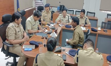 BIG NEWS : पुलिस कंट्रोल रूम पर जनसुनवाई, आमजन से रूबरू हुए एसपी, बारी-बारी से सुनी शिकायते, फिर तत्काल निराकरण के इन्हें दिए निर्देश, पढ़े खबर