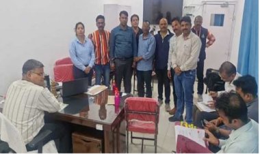 BIG NEWS : मंदसौर में डाकघर अधीक्षक कार्यालय में ईओडब्ल्यू की छापामार कार्यवाही, इस कर्मचारी को 15 हजार की रिश्वत लेते रंगे हाथों पकड़ा, काली कमाई कुछ यूं पड़ गई भारी, पढ़े खबर