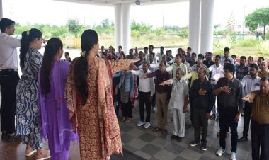 NEWS : राष्ट्रीय एकता दिवस, अपर कलेक्टर जायसवाल ने अधिकारियों एवं कर्मचारियों को दिलाई शपथ, अखंडता और सुरक्षा को बनाए रखने का लिया संकल्प, पढ़े खबर