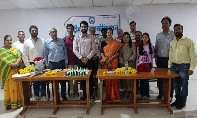 NEWS : डिस्ट्रिक्ट चैस एसोसिएशन नीमच के प्रशिक्षण कक्ष का शुभारंभ, कलेक्टर हिमांशु चंद्रा ने काटा रिबन, तो इन्होंने शतरंज पर अपने विचार किए व्यक्त, पढ़े खबर