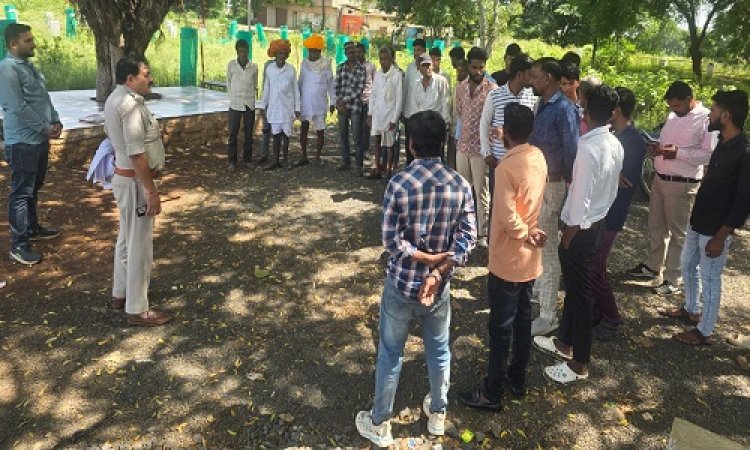 BIG NEWS : कहीं स्कूलों में पहुंची पुलिस, तो कहीं लगाई चौपाल, साइबर सुरक्षा के प्रति किया जागरूकता, बच्चों और ग्रामीणों को कुछ यूं दी समझाइश, पढ़े खबर