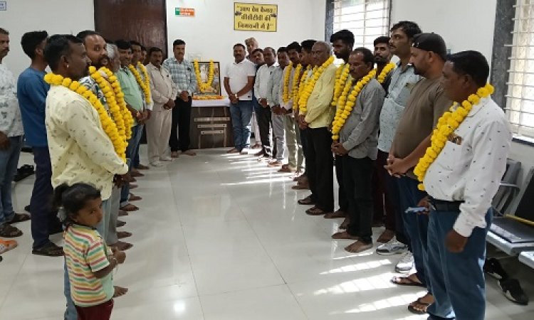 NEWS : पिपलियामंडी में धूमधाम से मनाई गई महर्षि वाल्मीकि जयंती, नगर परिषद परिसर में हुआ आयोजन, सफाई मित्रों का किया सम्मान, पढ़े खबर