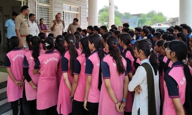 BIG NEWS : साइबर सुरक्षा अभियान, स्कूलों में पहुंचे पुलिस अधिकारी, छात्रों को कुछ यूं किया जागरूकता, कुकडेंश्वर और रतनगढ़ थाना क्षेत्र में कार्यक्रम संपन्न, पढ़े खबर