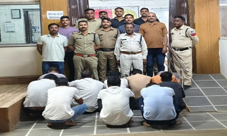 BIG NEWS : पल्लवी होटल में पुलिस की दबिश, अवैध लाभ कमाते पकड़ाएं कई युवक, मौके से नगदी सहित ये उपकरण जप्त, मामला सीतामऊ थाना क्षेत्र का, पढ़े खबर