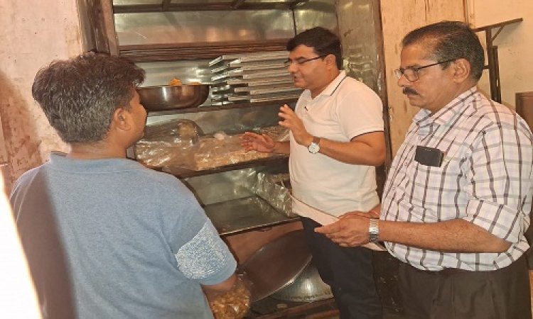 BIG NEWS : खाद्य एवं औषधि प्रशासन की टीम पहुंची रामपुरा, इन दूकानों पर की छापामार कार्यवाही, पदार्थों के 16 नमूने लिए, और संचालकों को दिए ये निर्देश, पढ़े खबर