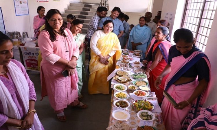 BIG NEWS : महिला बाल विकास की उप संचालक रेलम बघेल की उपस्थिति, और नीमच में पोषण माह का समापन, प्रदर्शनी का अवलोकन, तो इन मित्रों का किया सम्मान, पढ़े खबर