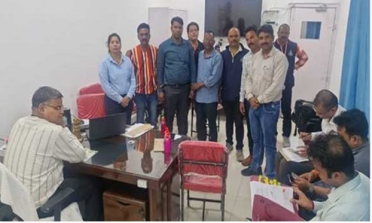 BIG NEWS : मंदसौर में डाकघर अधीक्षक कार्यालय में ईओडब्ल्यू की छापामार कार्यवाही, इस कर्मचारी को 15 हजार की रिश्वत लेते रंगे हाथों पकड़ा, काली कमाई कुछ यूं पड़ गई भारी, पढ़े खबर