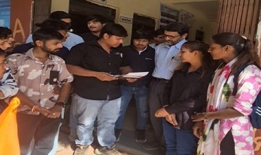 NEWS : मनासा के शासकीय कॉलेज में फैली अव्यवस्थाएं, तो अभाविप ने खोला मोर्चा, नारेबाजी करते हुए प्राचार्य को सौंपा ज्ञापन, की ये बड़ी मांग, पढ़े खबर