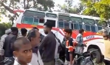 BIG BREAKING : नारायणगढ़-मल्हारगढ़ के बीच भीषण सड़क हादसा, बाइक सवार को रौंदने के बाद झाड़ियों में घुसी बस, पलटने से ऐसे बची, सभी यात्री सुरक्षित, मौके पर पहुंची पुलिस, पढ़े खबर