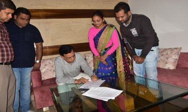 BIG NEWS : विशेष गहन पुनरीक्षण, उप मुख्यमंत्री जगदीश देवड़ा ने जमा किया अपना गणना पत्रक, डिप्टी सीएम बोले- फॉर्म भरने में कठिनाई हो, तो तुरंत बीएलओ से करें संपर्क, पढ़े खबर