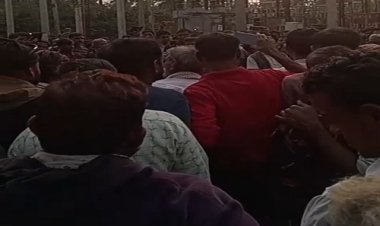 BIG NEWS : मृतक के परिजनों ने किया विद्युत मंगल का घेराव, प्रशासनिक अधिकारियों ने दी समझाइश, फिर इन मांगो पर बनी बात, मामला 11 केवी लाइन की चपेट में आने से बंशीदास की मौत का, पढ़े खबर