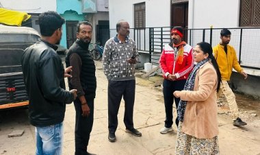 BIG NEWS : नीमच के इस क्षेत्र में पहुंची नगर पालिका सीएमओ, सफाई व्यवस्था का किया निरिक्षण, फिर इन कर्मचारियों को सेवा से पृथक करने, और इनका वेतन काटने के निर्देश, जब यहां दिखी गंदगी, तो दरोगा को भी थमाया नोटिस, पढ़े खबर