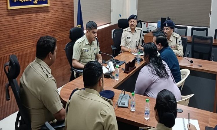 BIG NEWS : मंदसौर पुलिस कंट्रोल रूम पर जनसुनवाई, एसपी ने सुनी आवेदकों की समस्याएं, त्वरित एवं विधीसंगत निराकरण करने के साथ वैधानिक कार्यवाही के दिए निर्देश, पढ़े खबर