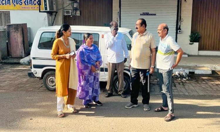 NEWS : नीमच के इस चौराहे पर अचानक पहुंचे विधायक व नपाध्यक्ष, इन व्यवस्थाओं का किया निरीक्षण, मौके पर ये अधिकारी भी रहें उपस्थित, नगर पालिका कर्मचारियों को दिए ये निर्देश, पढ़े खबर