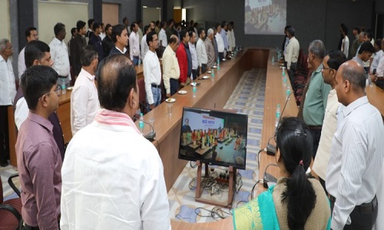 NEWS : जिला पंचायत नीमच में हुआ सामूहिक वंदे मातरम् गायन, पीएम मोदी का दिल्ली से लाइव प्रसारण भी देखा व सुना, पढ़े खबर