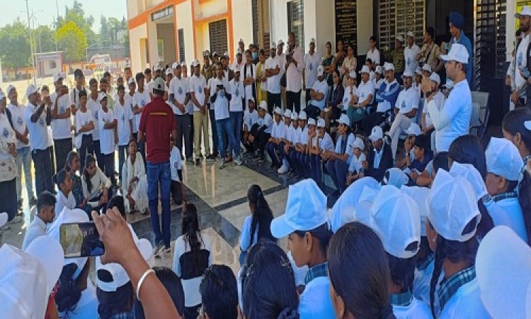 NEWS : न्यायोत्सव विधिक सेवा सप्ताह, नीमच में वृहद मैराथन दौड़ संपन्न, यहां से हुई शुरुआत, तो यहां हुआ समापन, सोमवार को स्वास्थ्य परीक्षण शिविर भी होगा आयोजित, पढ़े खबर