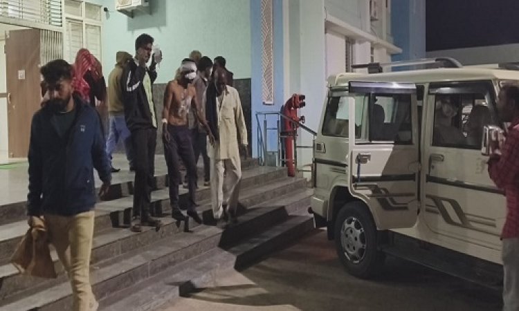 BIG NEWS : आंतरीमाता गांव में चल रहा बिजली सुधार कार्य, फिर अचानक हुआ बड़ा हादसा, करंट की चपेट में आएं बंशीदास, गंभीर हालत में जिला अस्पताल रेफर, ये घटना मनासा थाना क्षेत्र की, पढ़े खबर