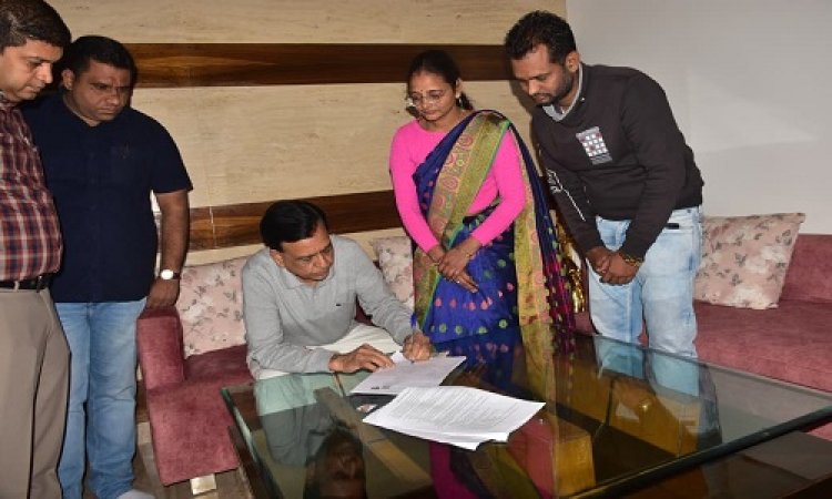 BIG NEWS : विशेष गहन पुनरीक्षण, उप मुख्यमंत्री जगदीश देवड़ा ने जमा किया अपना गणना पत्रक, डिप्टी सीएम बोले- फॉर्म भरने में कठिनाई हो, तो तुरंत बीएलओ से करें संपर्क, पढ़े खबर