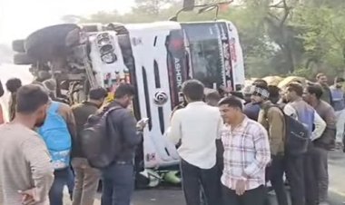 BIG NEWS : मालखेड़ा फंटे के समीप हादसा, असंतुलित होकर पलटा ट्रक, बाइक सवार दंपत्ति घायल, चालक ने इन पर लगाएं लापरवाही के आरोप, मौके पर लोगों की भीड़, पढ़े खबर