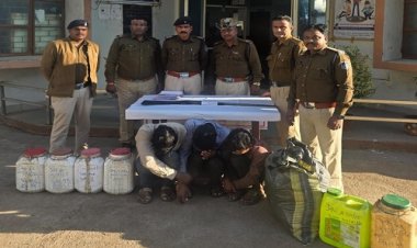 BIG NEWS : पहले चोरी के दौरान की फायरिंग, अब जहरीली शराब की स्मगलिंग की तैयारी, सूचना मिलते ही सुवासरा पुलिस की बड़ी कार्यवाही, 12 बोर बंदूक और अवैध नशा जप्त, तीन कंजर गिरफ्तार, आरोपियों ने पूछताछ में कबूली कई वारदाते, पढ़े खबर