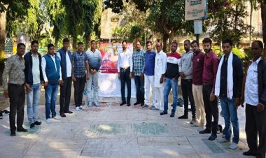 NEWS : नीमच में अहीर समाज ने मनाई वीर राजाराव तुलाराम की जयंती, चित्र पर किया माल्यार्पण, श्रद्धा और सम्मान से किया याद, बताया योगदान, पढ़े खबर