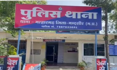 BIG NEWS : देश के आदर्श थाने मल्हारगढ़ में फर्जी केस, छात्र को गलत तरीके से किया गिरफ्तार, तो हाईकोर्ट ने बरती सख्ती, आदेश के बाद मंदसौर एसपी का बड़ा एक्शन, ये पुलिसकर्मी सस्पेंड, बस में लगे CCTV ने खोली पोल, पढ़े खबर